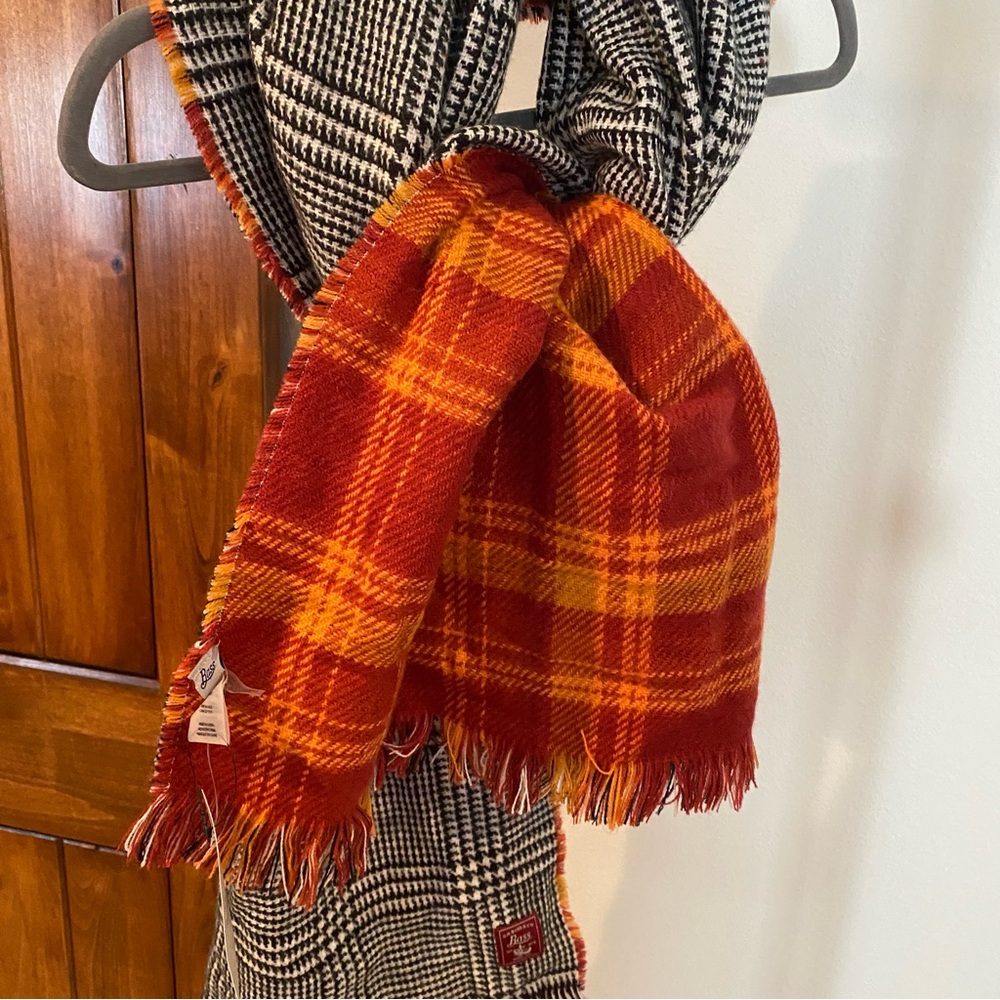 NWT GH Bass Reversible Scarf Maroon & Gold on one side, Black & White reverse